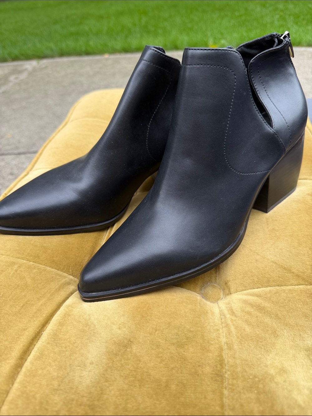 Vince Camuto Black Pointed Ankle Booties Comfortable and Easy to Wear